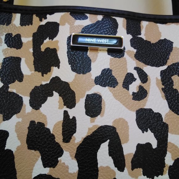 Large Shoulder Tote Handbag - Picture 12 of 16